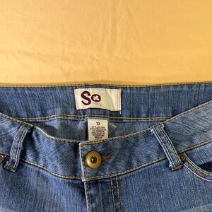 So women’s jeans faded denim mid rise mid wash five pockets zip fly size 13